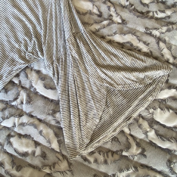 Striped blouse with slit arms, size large. - Picture 3 of 5